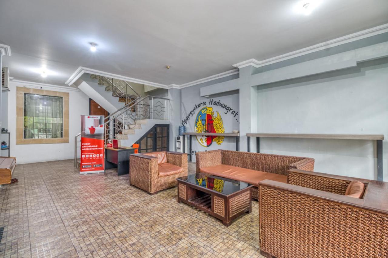 RedDoorz Hostel near Stadion Mandala Krida Yogya Yogyakarta Exterior foto