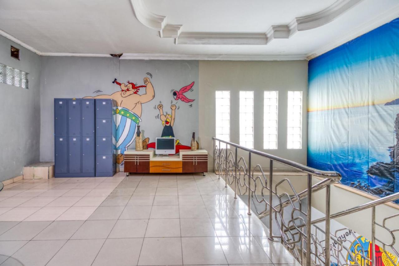 RedDoorz Hostel near Stadion Mandala Krida Yogya Yogyakarta Exterior foto